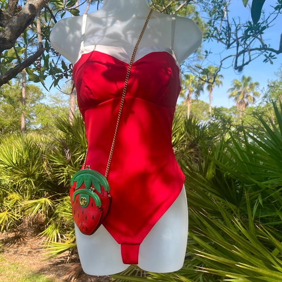 GUCCI Red Strawberry Crossbody Bag 719725 Gold Chain Fruit Pochette Mini Purse - Picture 7 of 16